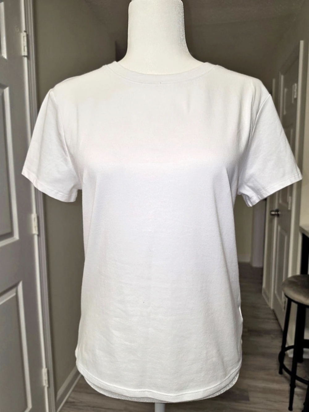 White Short Sleeve Tee Like New